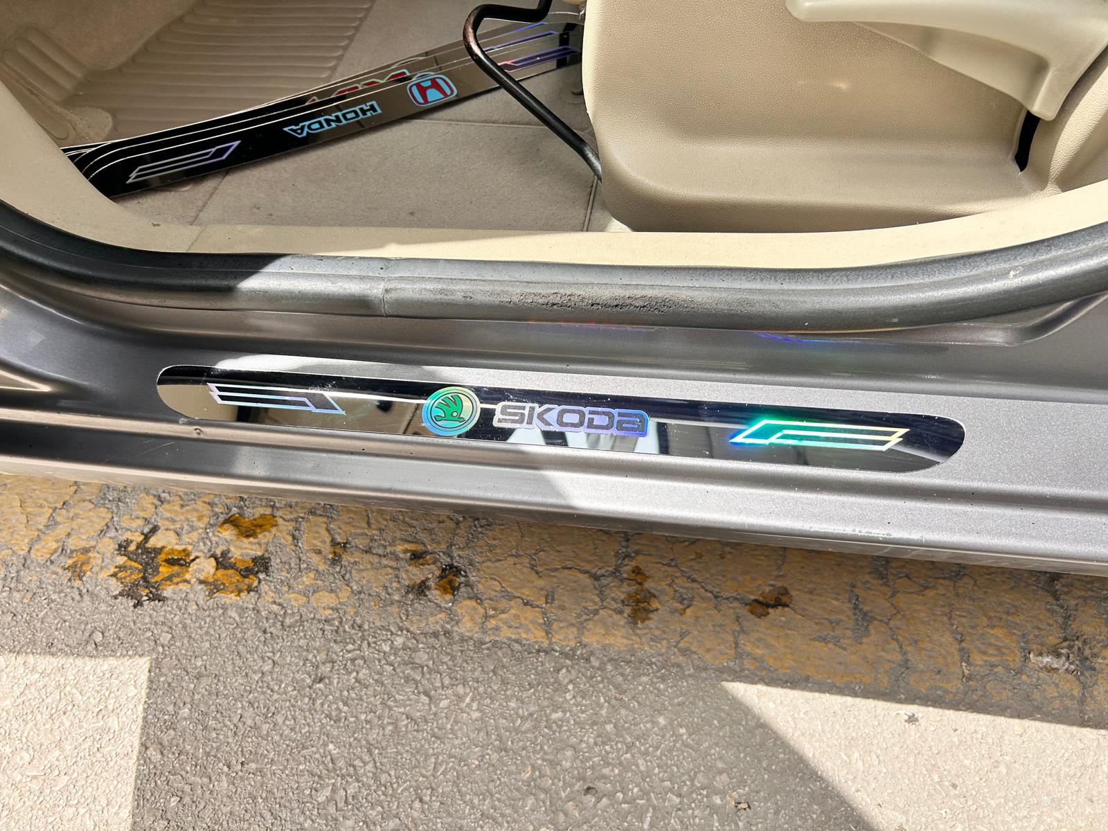 OTO KAPI EŞİĞİ AYNALI PİLEKSİ UV BASKILI